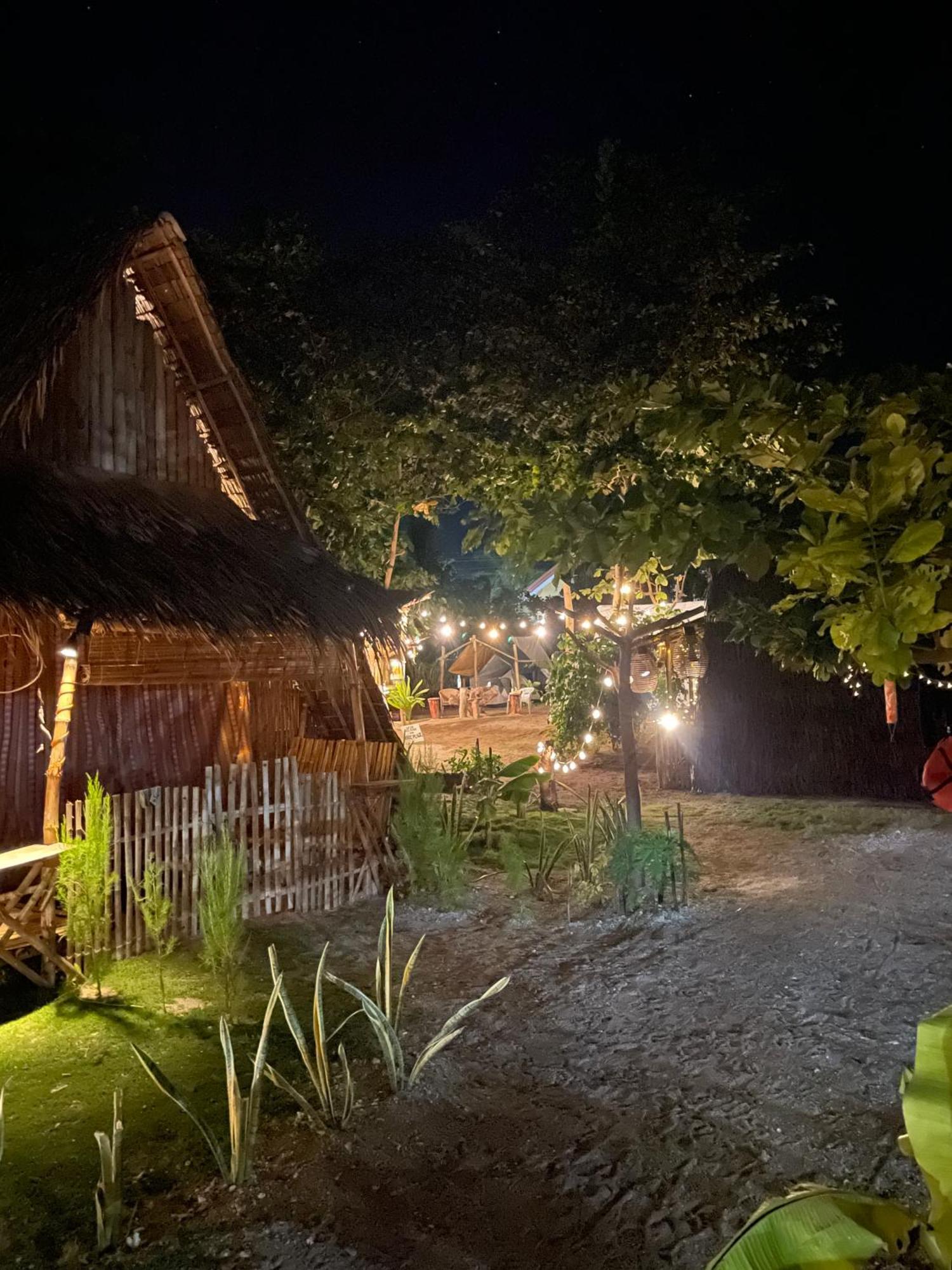 Hostel Tribal Huts Community Daanbantayan Exterior foto