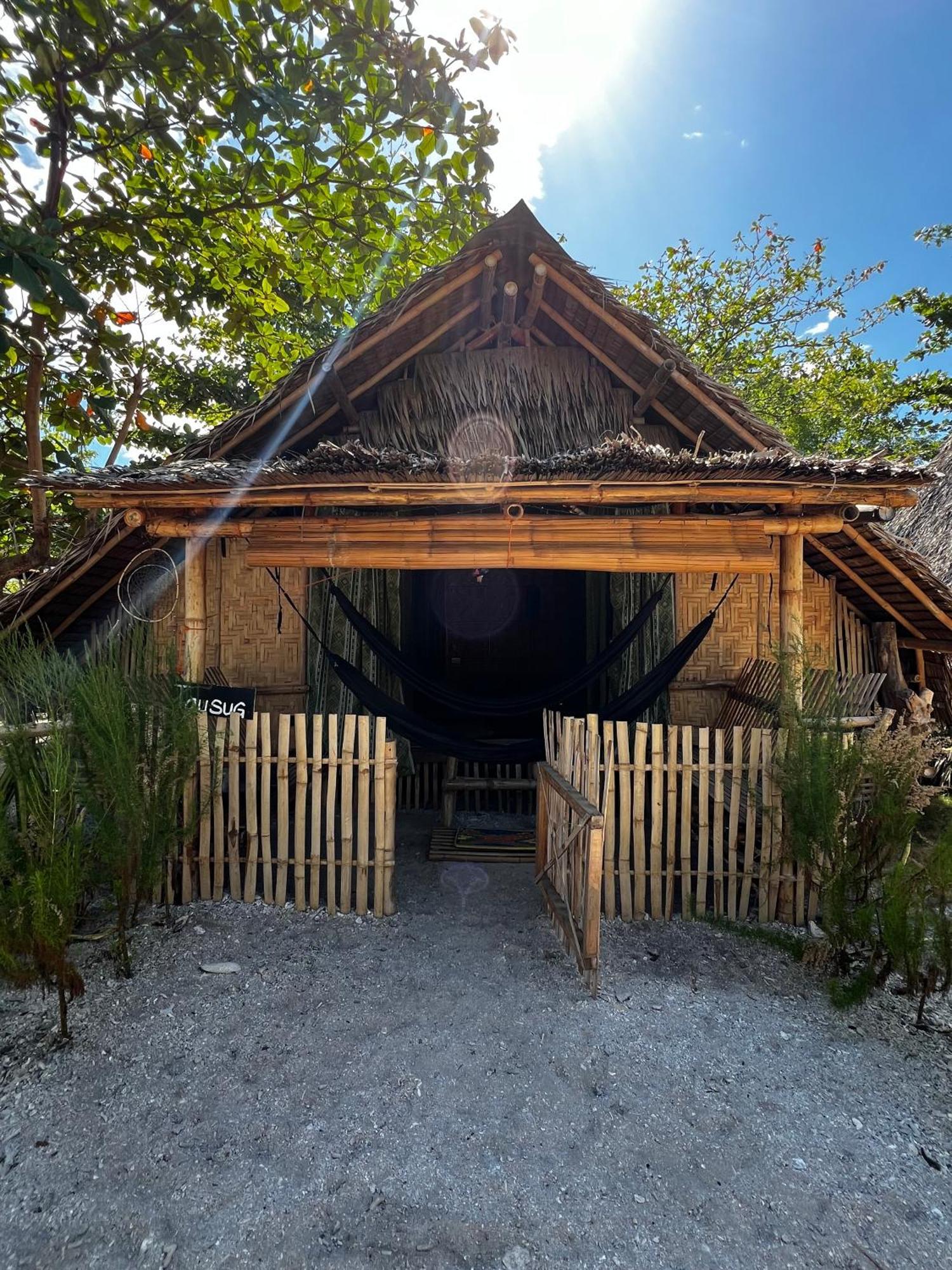 Hostel Tribal Huts Community Daanbantayan Exterior foto