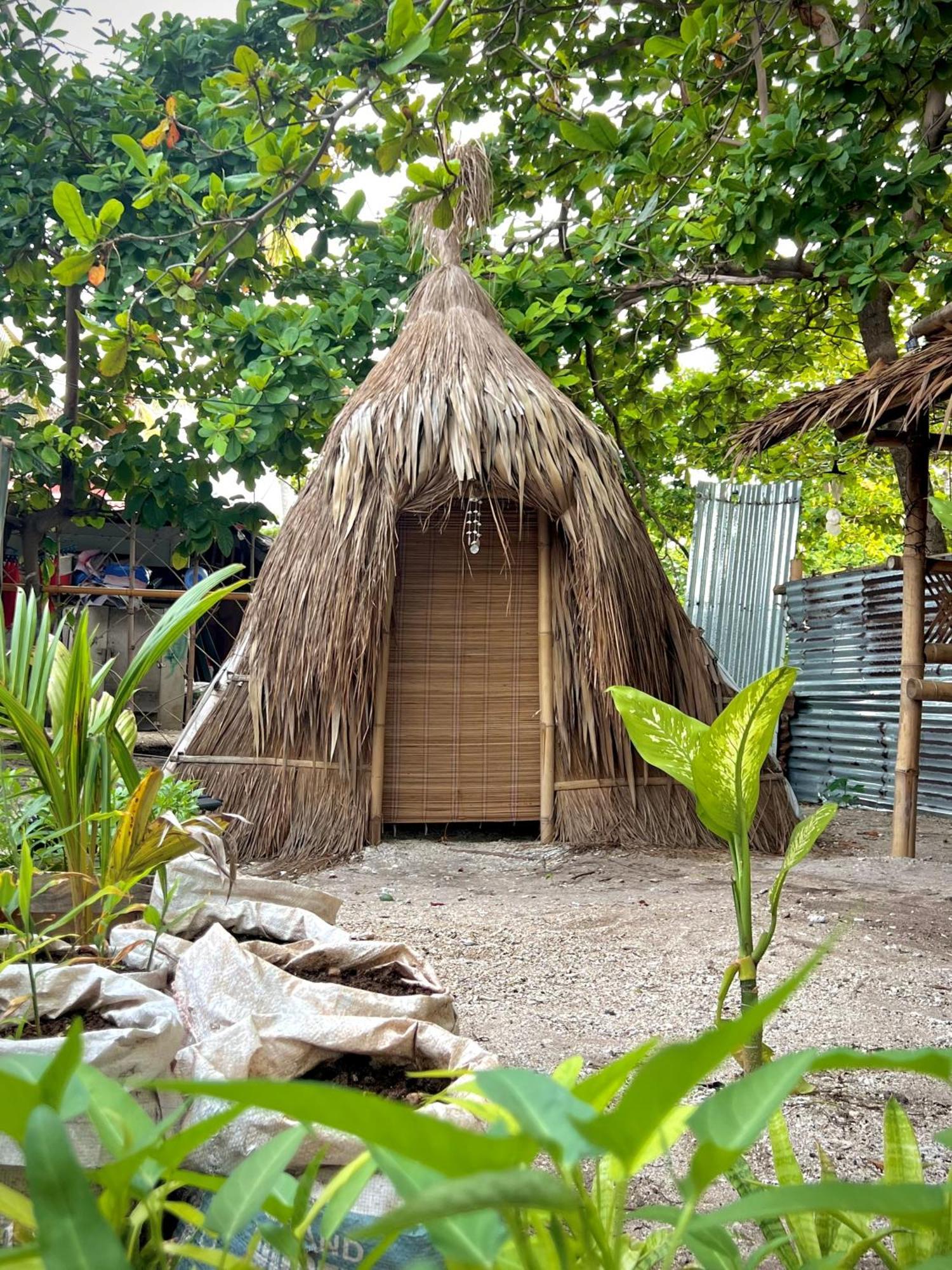 Hostel Tribal Huts Community Daanbantayan Zimmer foto